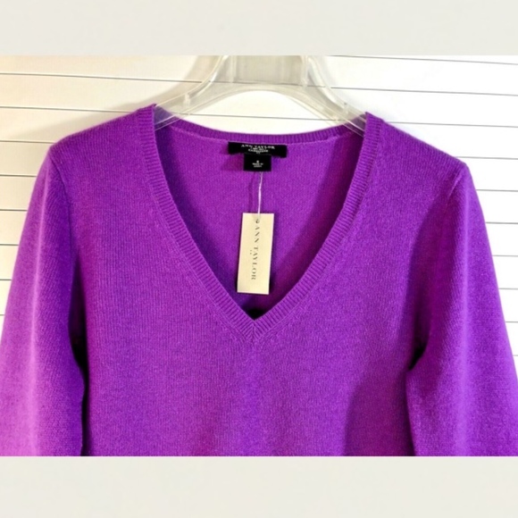NWT Ann Taylor Womens Fine Cashmere V-neck Sweater - Picture 3 of 4